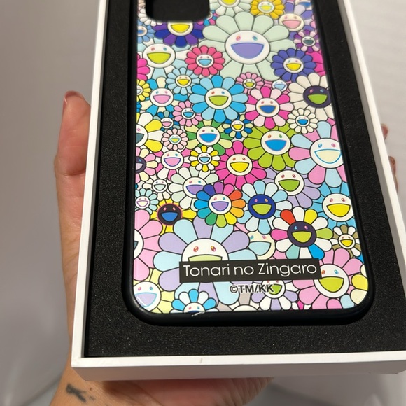 Takashi Murakami phone case ©TM/KK Flower Hard Case /
Metalic 11 Pro Max - Picture 7 of 7